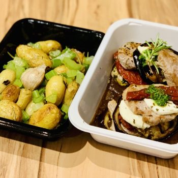 Poêlé de légumes et pommes de terre avec escalopes et aubergine - plat traiteur